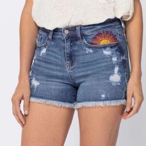Judy Blue High Rise Sun Embroidery Cut Off Shorts medium wash blue denim XL
